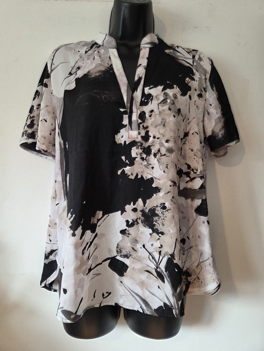 Natori Abstract Brushstroke Print Top